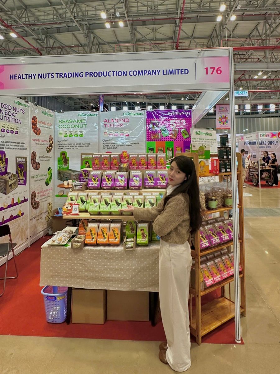 Các sản phẩm được trưng bày tại gian hàng của Healthy Nuts